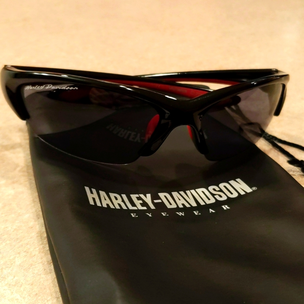 Harley-Davidson 2004 Women's Black & Red Sunglasses with Leather Drawstring Case
